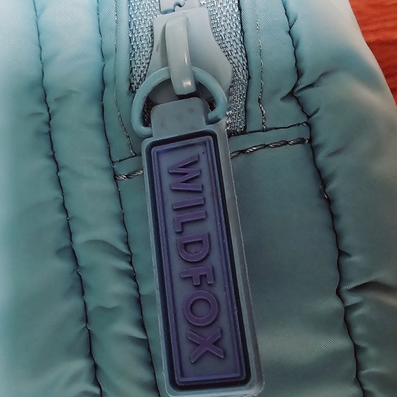 NWT, WILDFOX-Blue Parachute Nylon Sling/Crossbody/Shoulder Bag With Web Strap - Picture 3 of 3